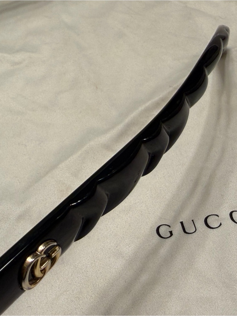 Gucci Black Round Women's Sunglasses with Gold Hardware - Picture 8 of 10